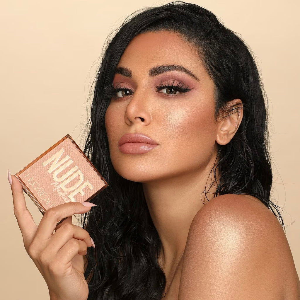 Huda Beauty - Light Nude Palette